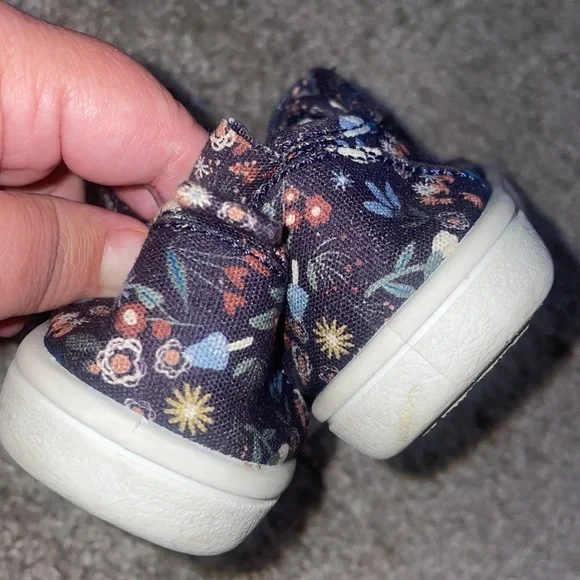 - Major sale $6 was $17 Cat and Jack toddler strap in shoes blue and floral - Picture 6 of 9